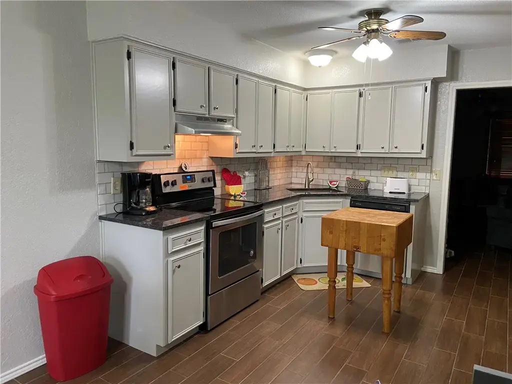 702 Blackwell Avenue A, Manchaca