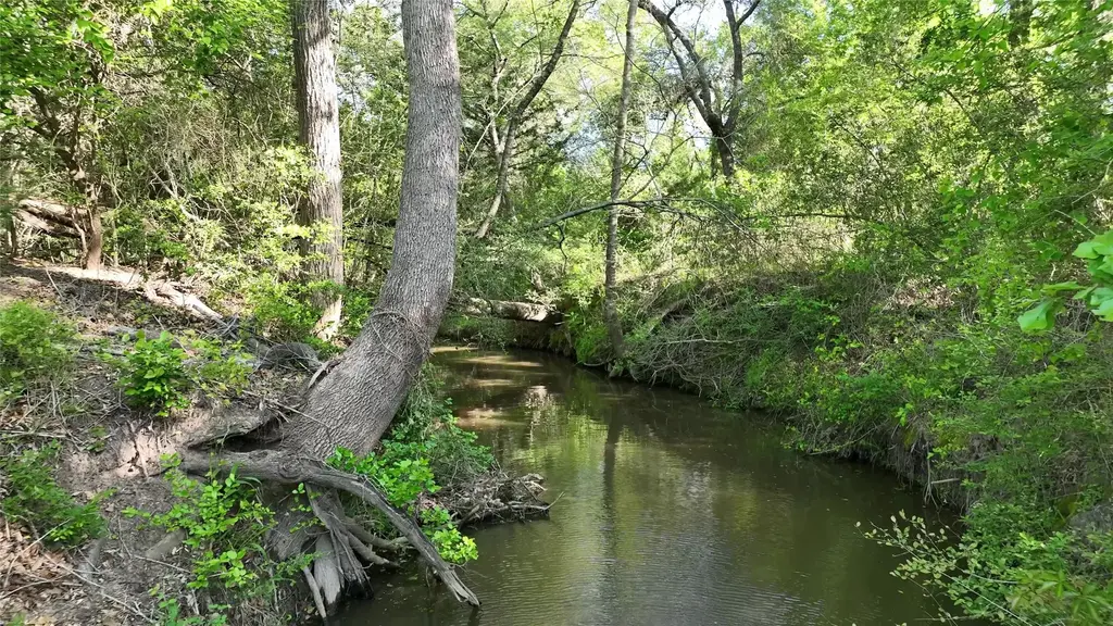 County Road 127, Giddings