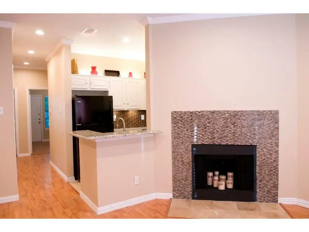 915 W 22 1/2 Street 103, Austin