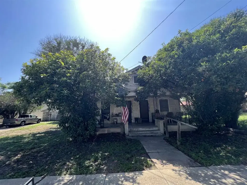 606 S Chestnut Street, Lampasas