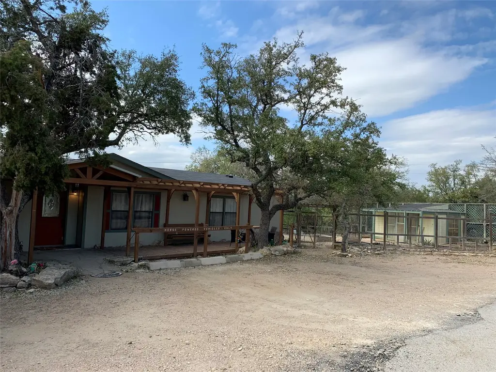 699 Hillview Circle, Dripping Springs