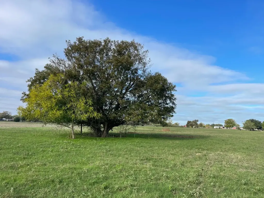 741 Muzny Lane, La Grange