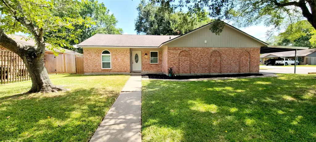 302 Tiegs Street, League City