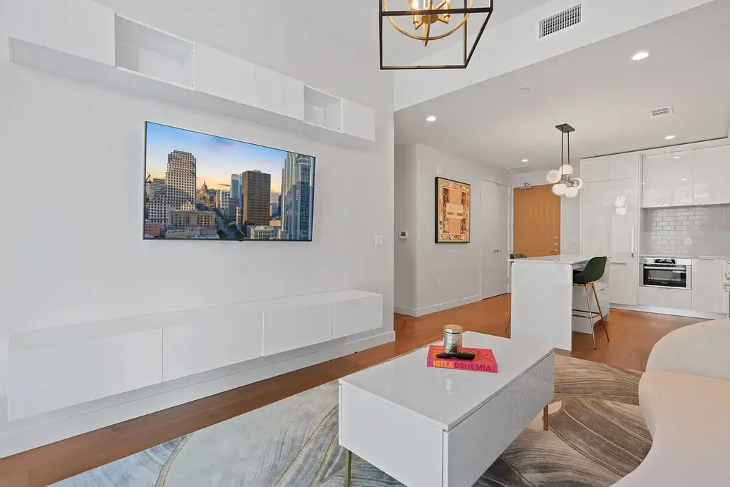 44 East Avenue 1802, Austin
