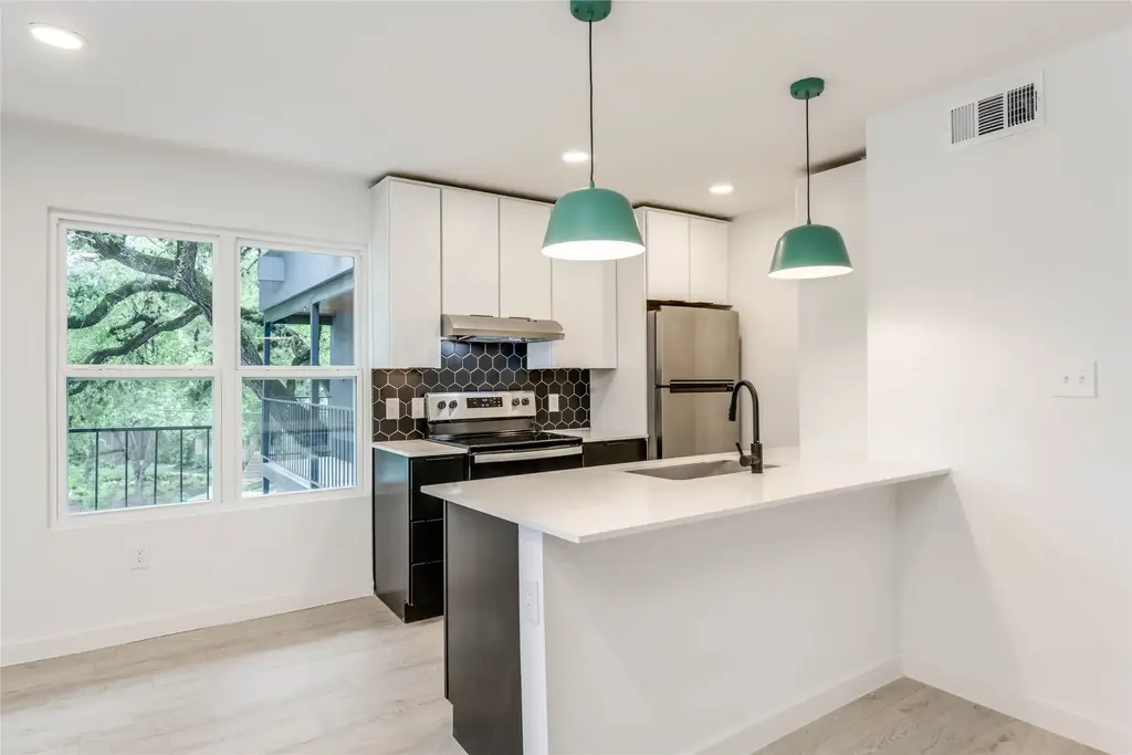 513 Pecan Grove Road 102, Austin