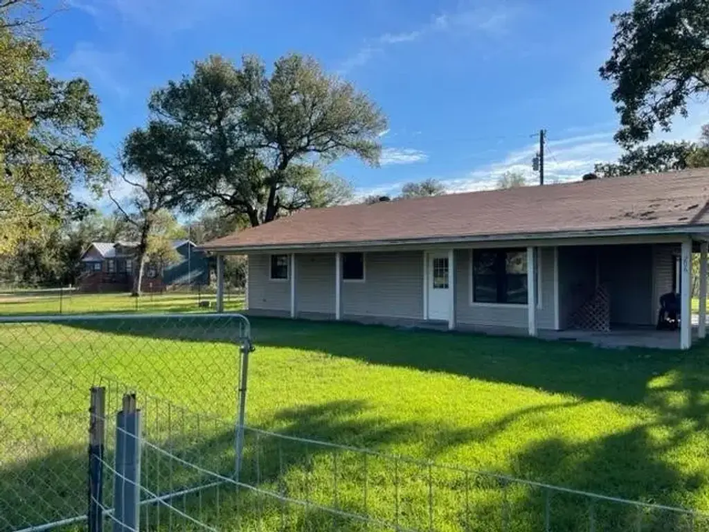 206 Woodland Acres Drive, Marble Falls