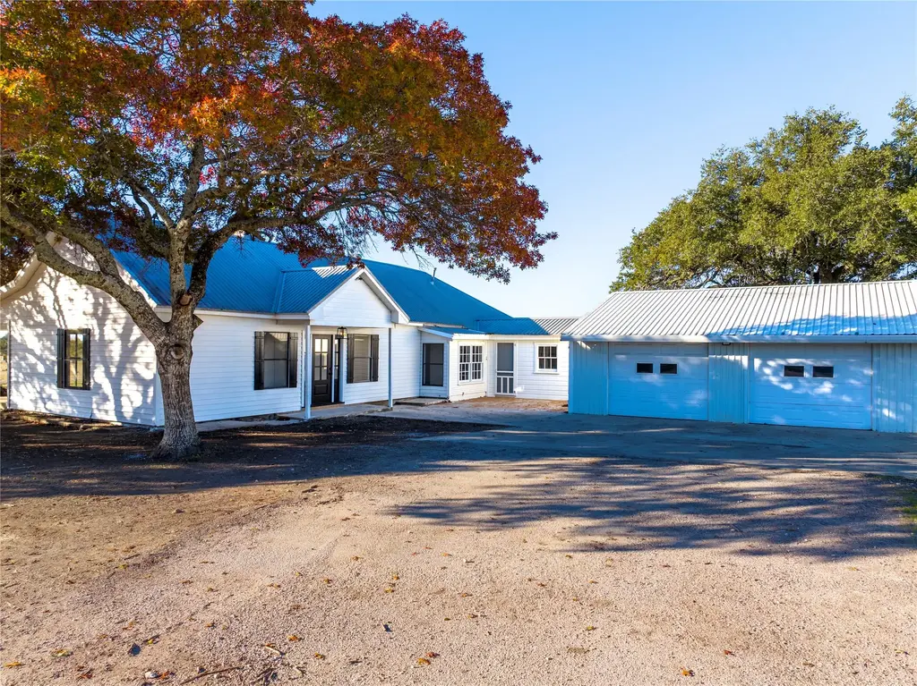 123 Private Road 138, Lampasas