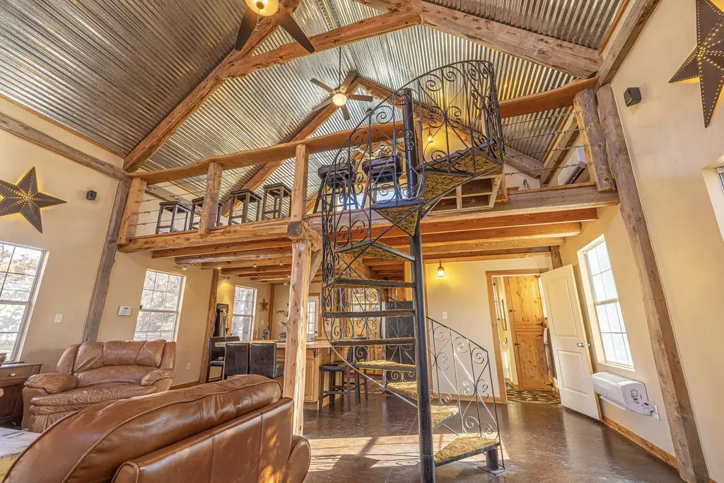 1245 Pr 3063, Lexington