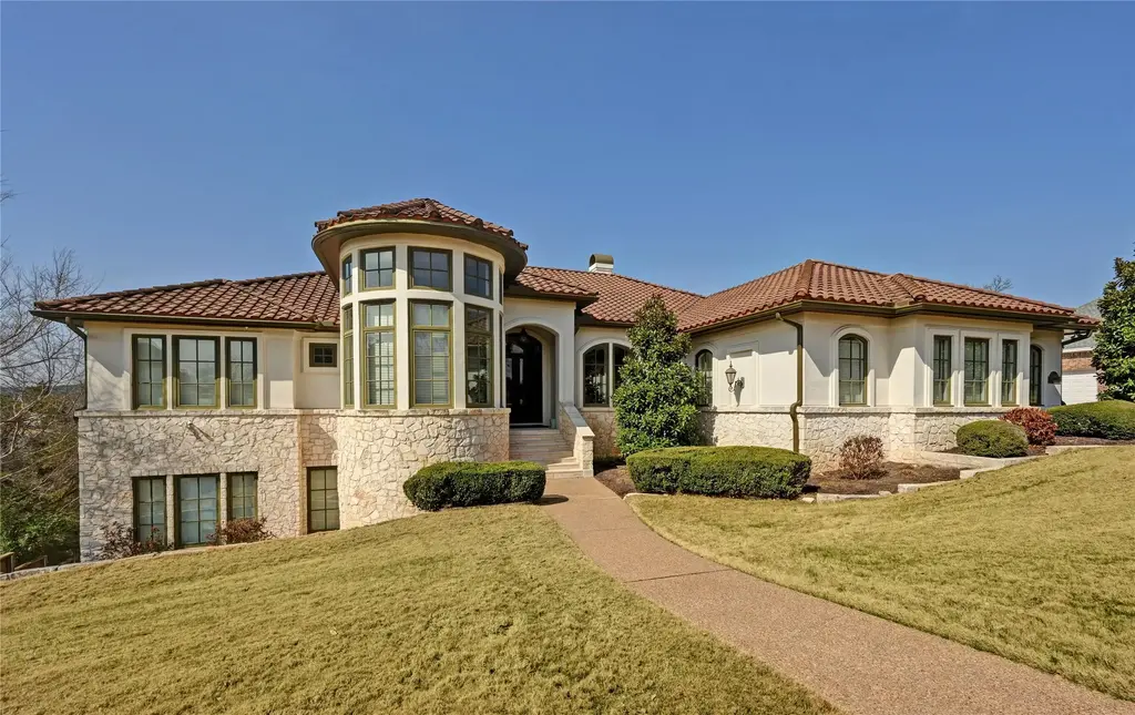 2004 Canonero Drive, Austin