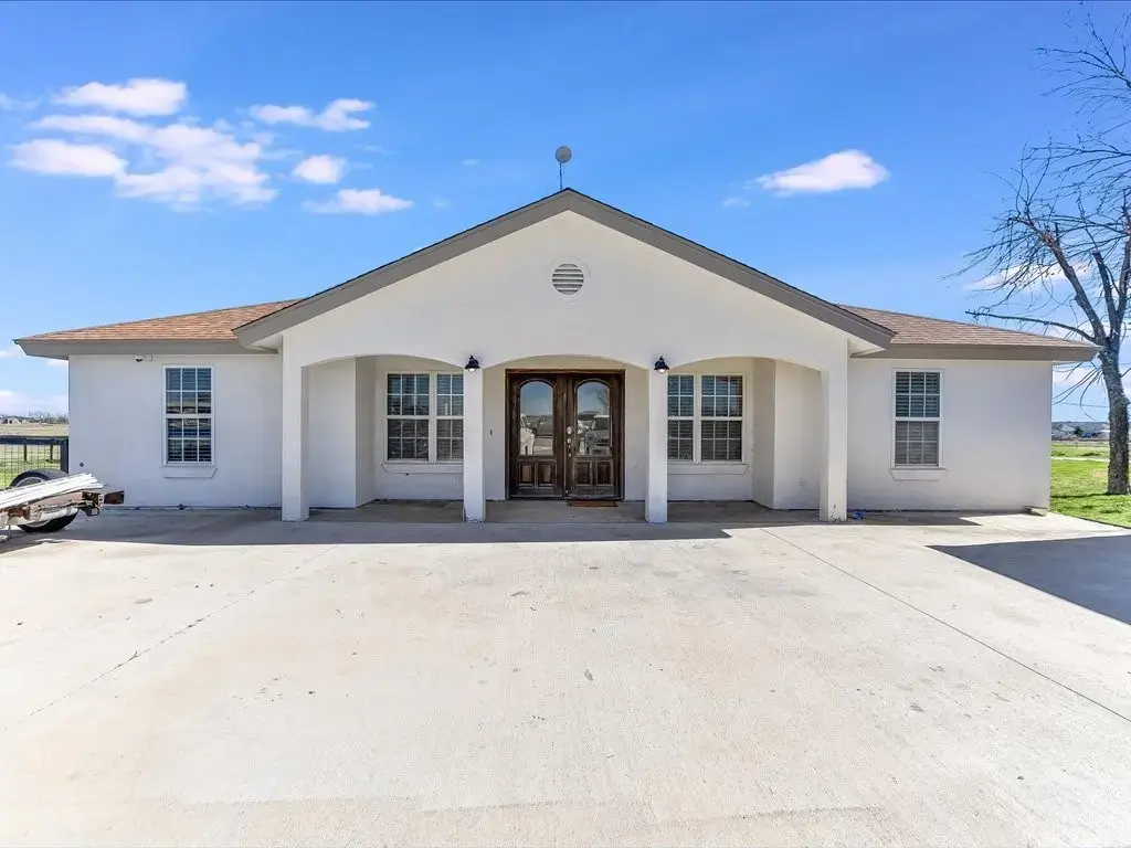 2201 County Road 460, Coupland