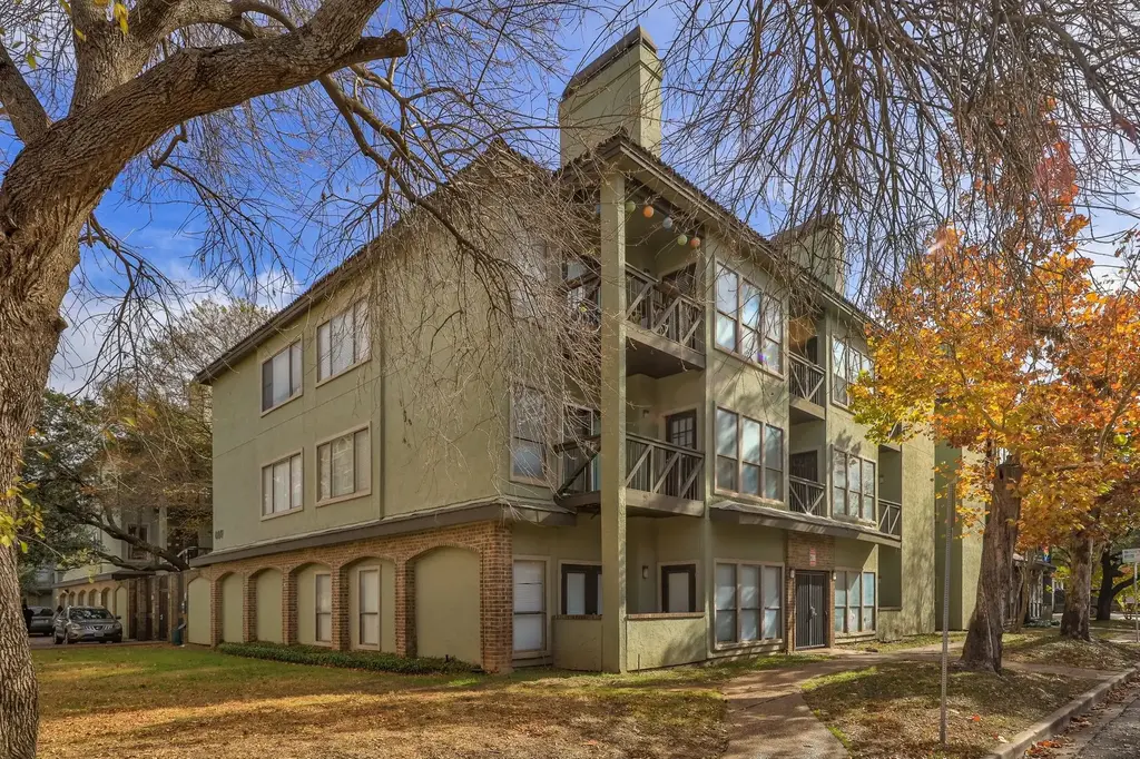 807 W 25th Street 104, Austin