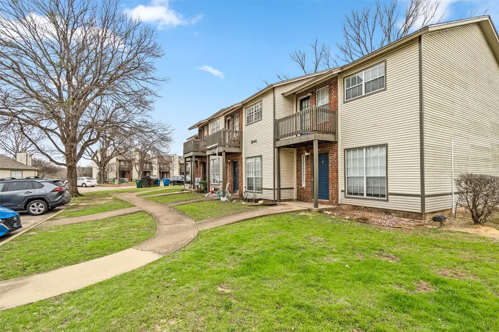 1844 River Crossing Circle D, Austin