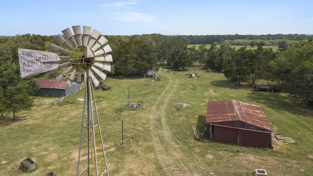145 Stolle Lane, Flatonia