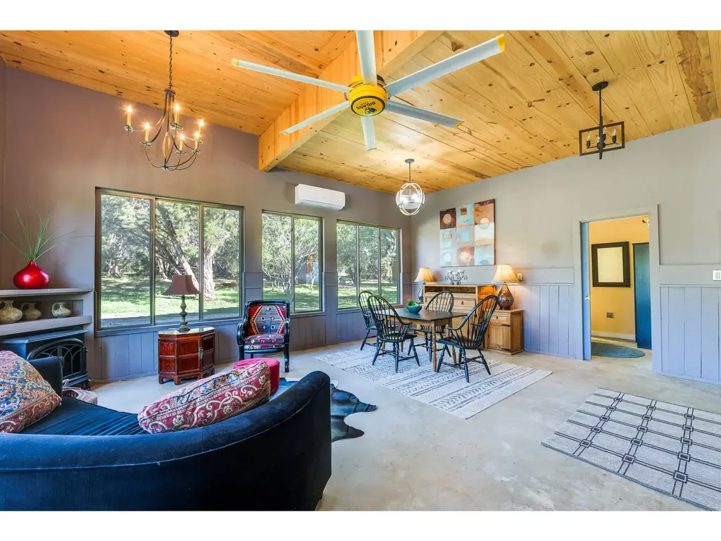 250 Caliche Road, Wimberley