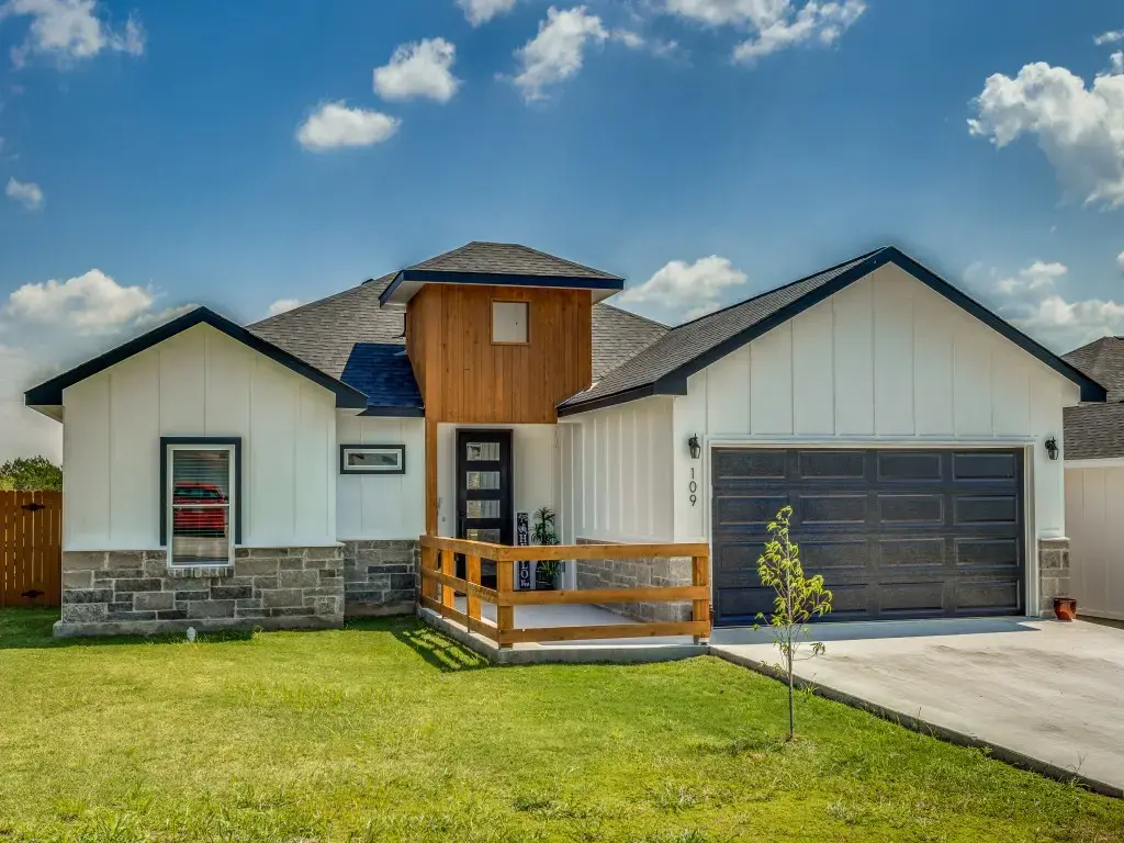 109 N Thomas Cove, Burnet