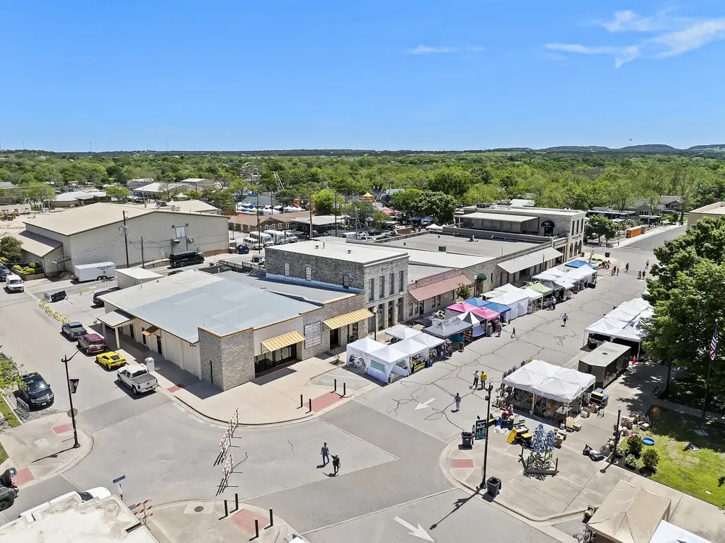 205 S Pierce Street, Burnet