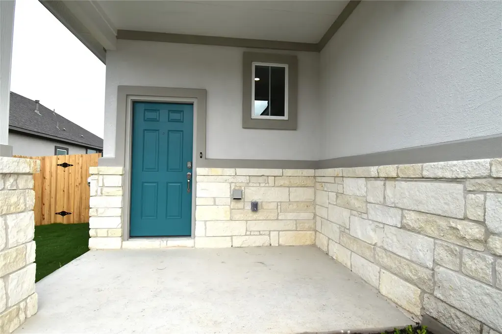 18113 Emu Lane, Manor