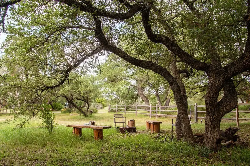 13127 Fitzhugh Road, Austin