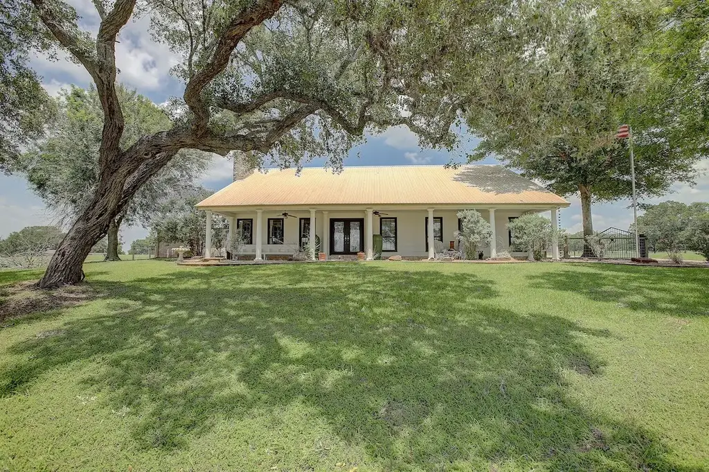 4214 Old College Road, La Grange