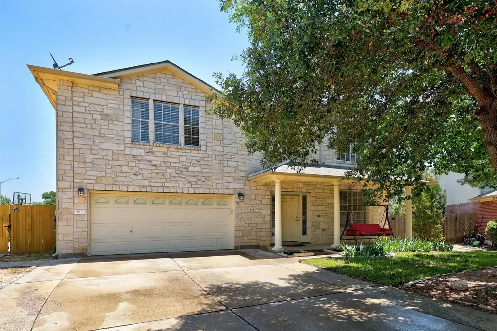 812 La Crema Court, Leander