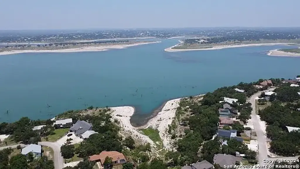 1416 Canyon Edge, Canyon Lake