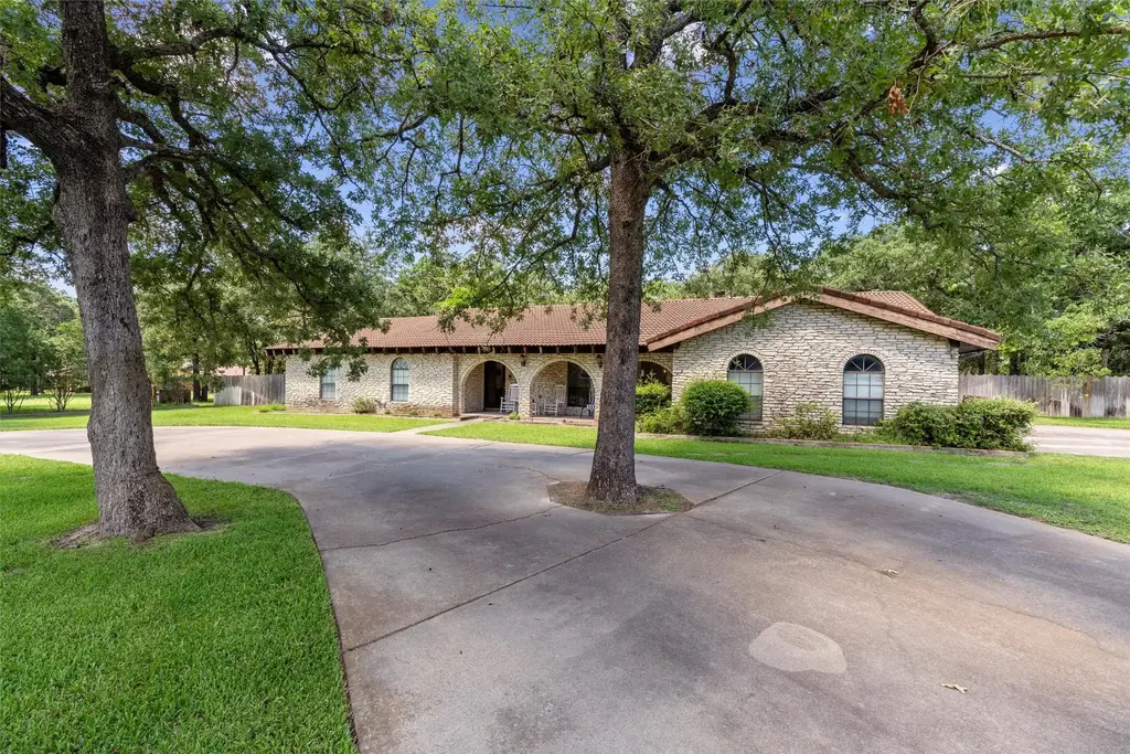 101 Sand Oak, Rockdale