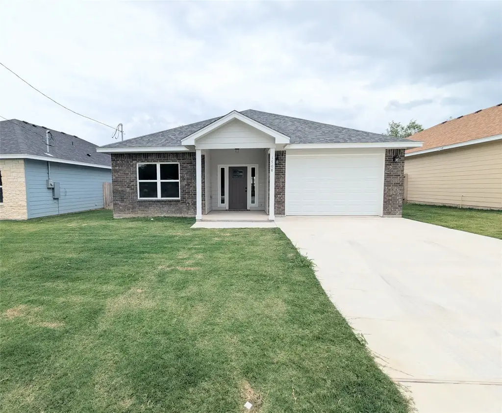 1708 E Ave G, Lampasas