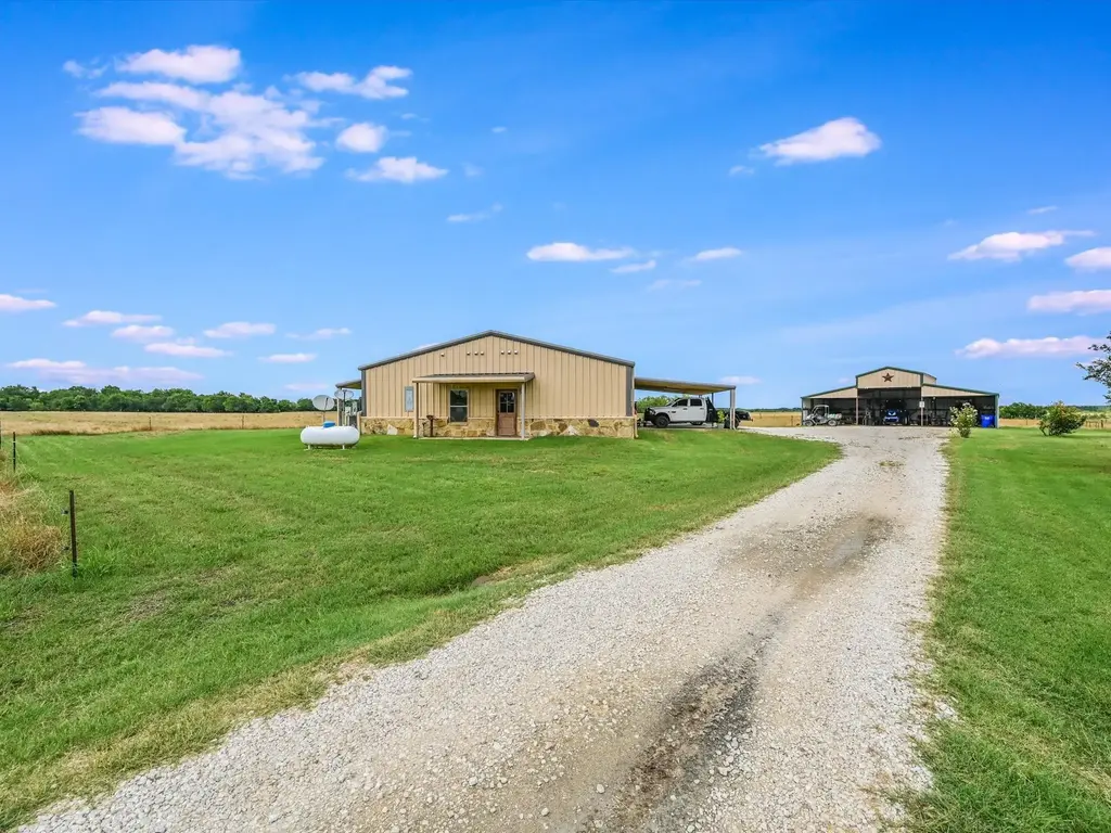 14325 Fm 619, Coupland