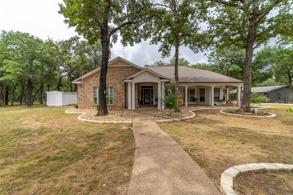 2600 Fm 2095, Cameron
