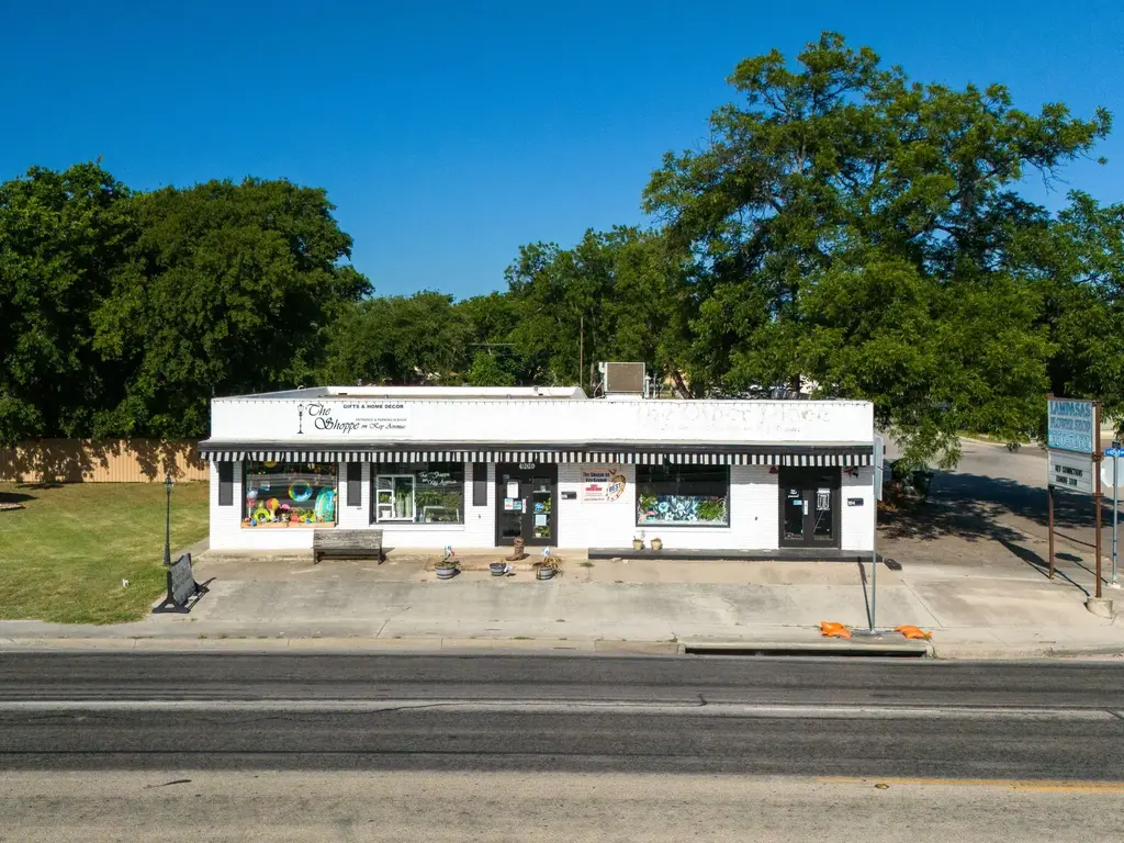 904 S Key Avenue, Lampasas