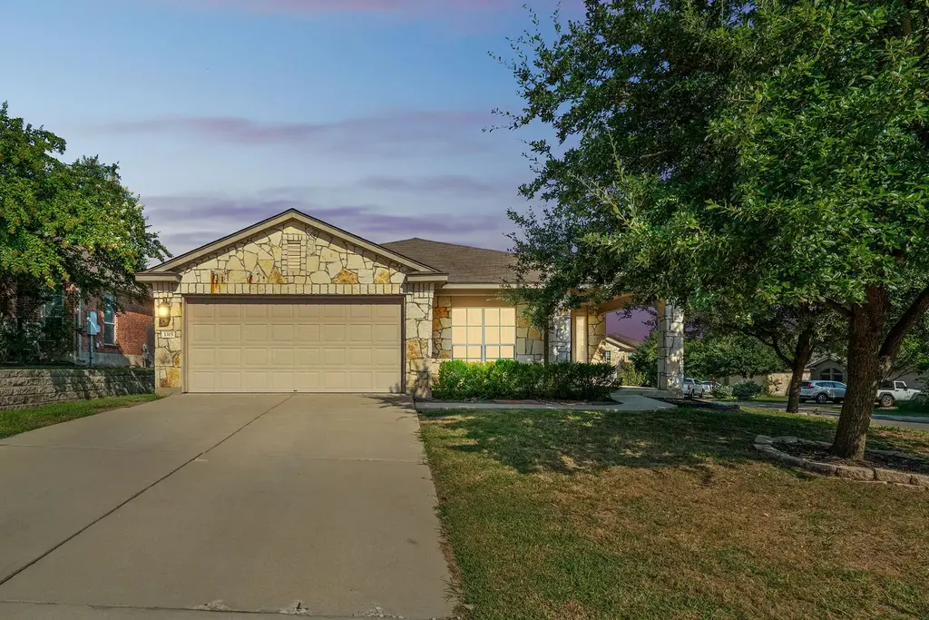 1315 Four Seasons Farm Drive, Kyle