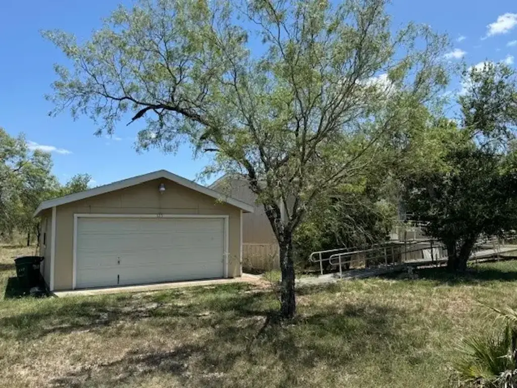 125 Country Road 3829, San Antonio