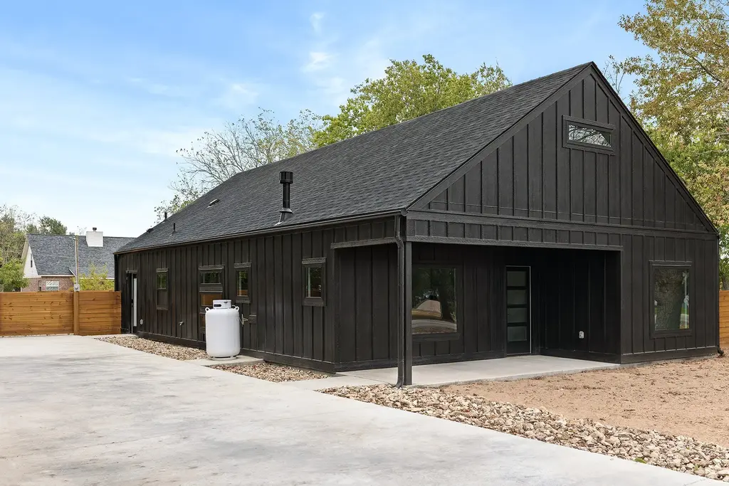 1312 W Clark Street, Bartlett