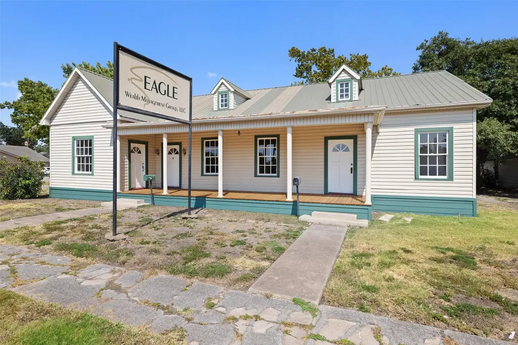 620 N Main Street, Taylor