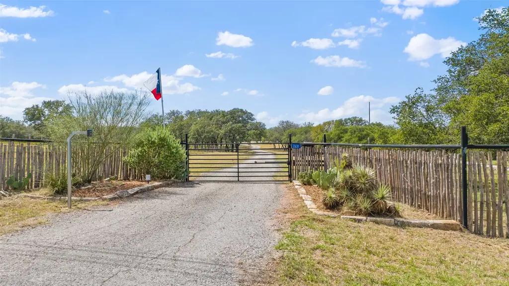 2631 N Us 281 Highway, Johnson City