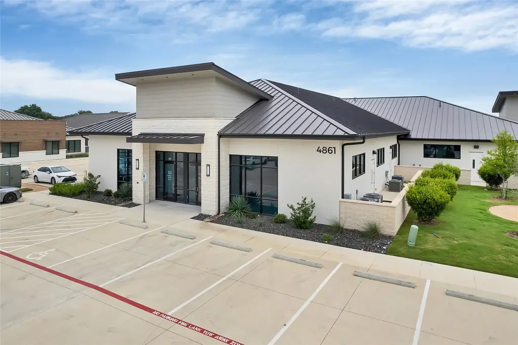 4861 Williams Drive, Georgetown
