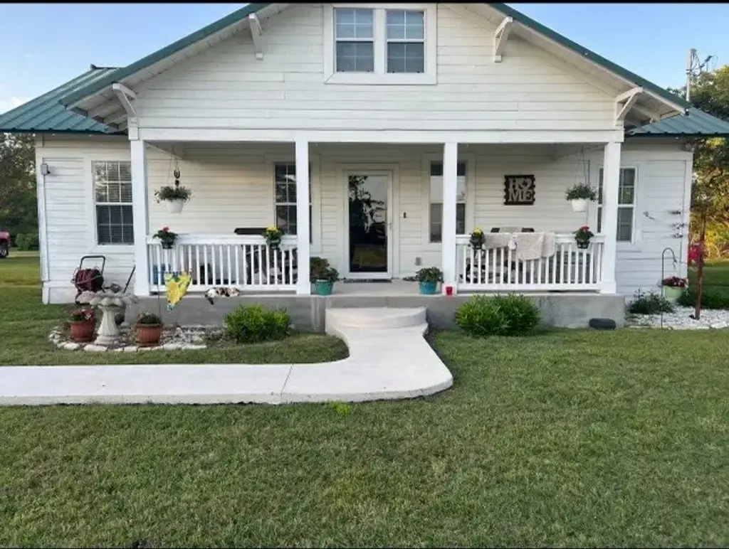 12222 N Fm 487, Buckholts