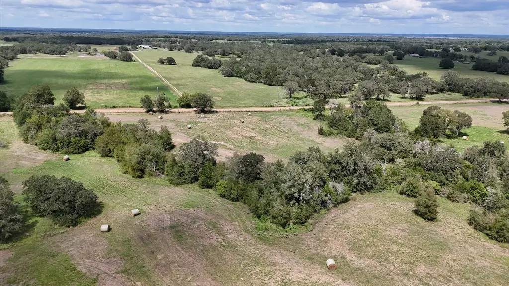 400 W Parker Road, Flatonia