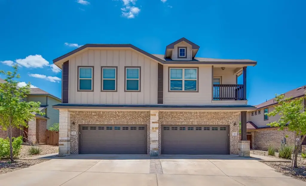 137 And 143 Lakeview Court, Kyle
