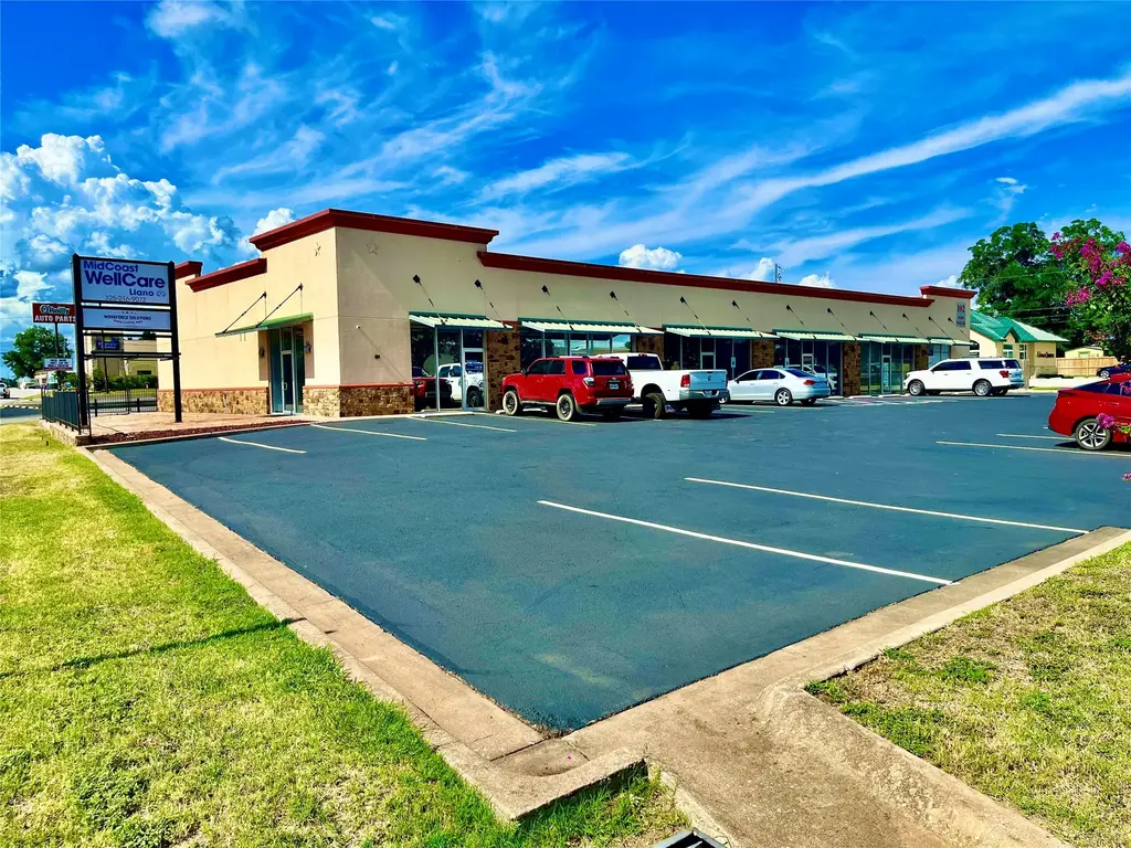 102 W Dallas Street C, D, E, Llano