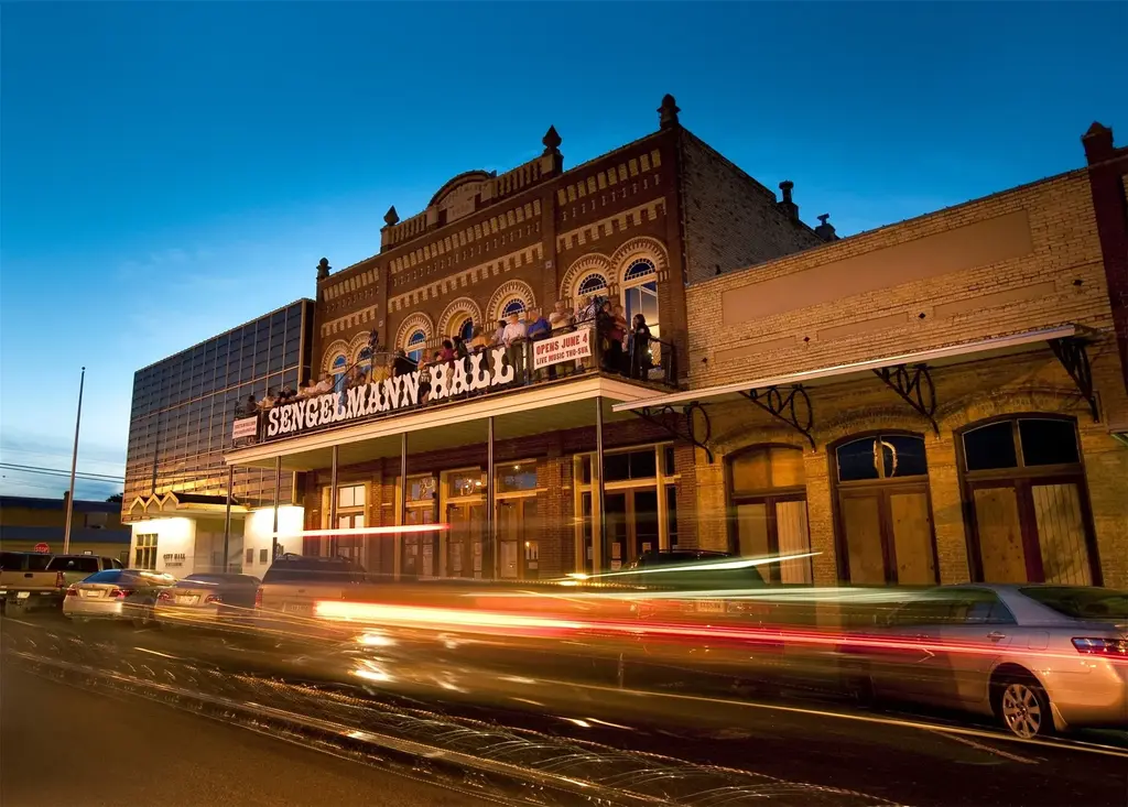 531 N Main Street, Schulenburg