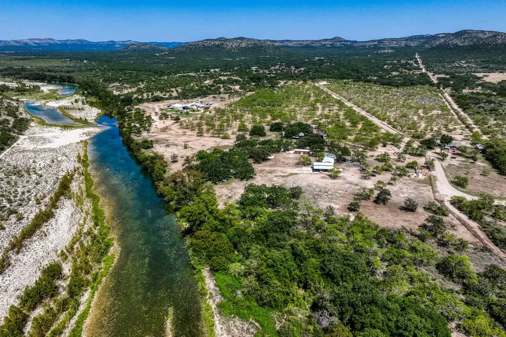 4991 County Road 416, Uvalde