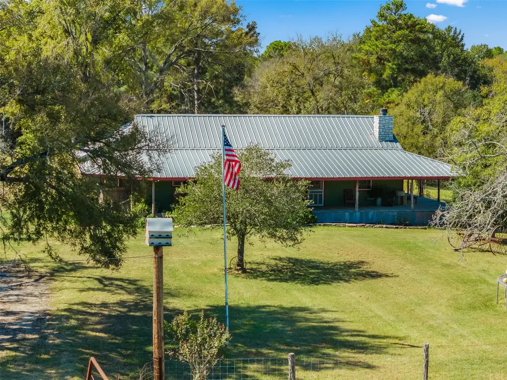 7781 County Road 227 Roads, Bedias