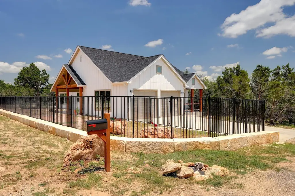 2 Cherokee Trail, Wimberley