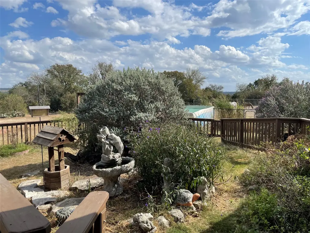 1286 County Road 3300, Kempner