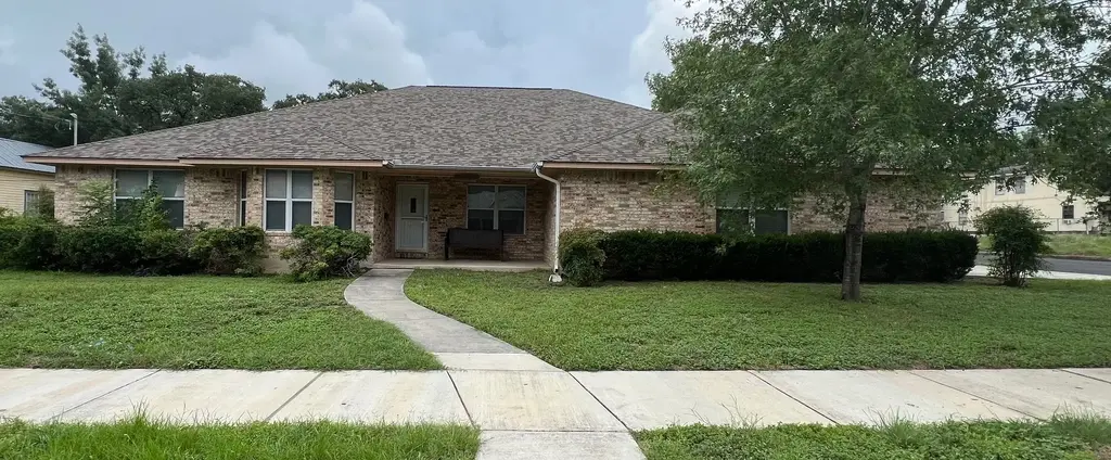 331 W Nolte Street, Seguin