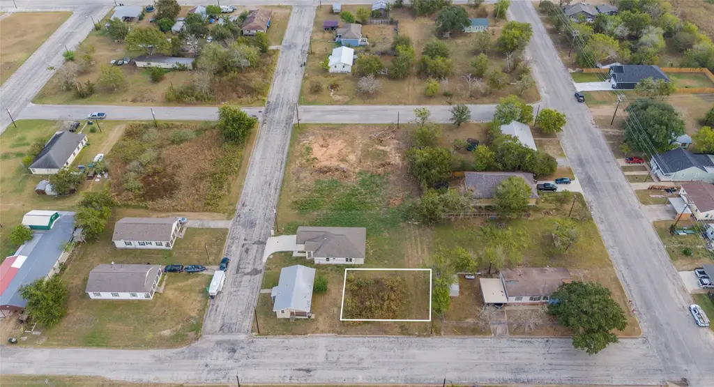 366 N Dallas Street, Giddings