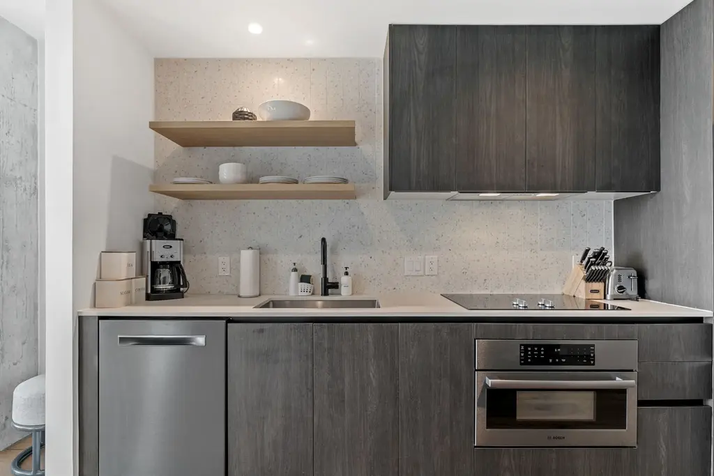 48 East Avenue 1405, Austin