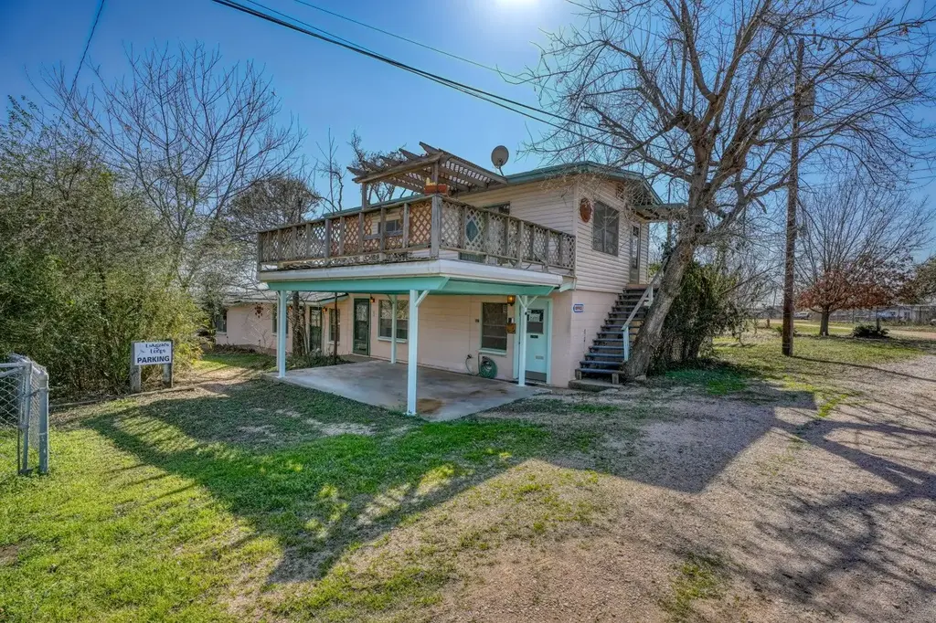 201 Lakewood Drive, Burnet