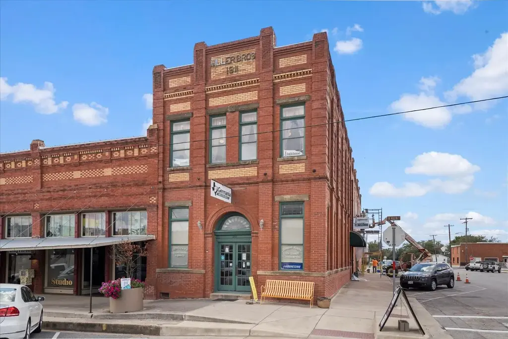 34 N Main Street, Elgin